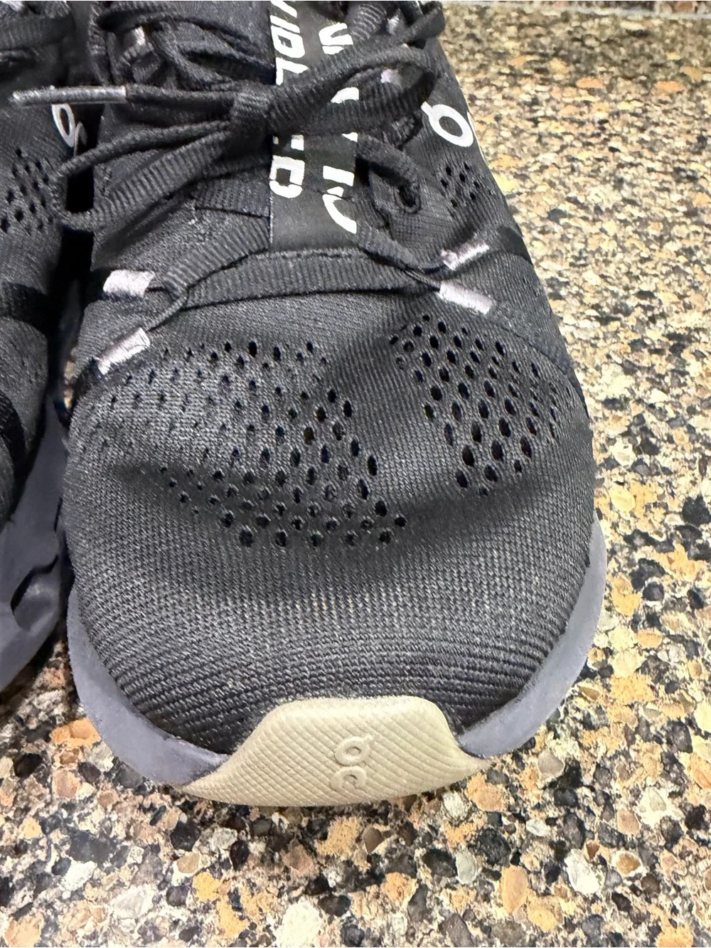 On Cloud Black Running Shoes ladies 9